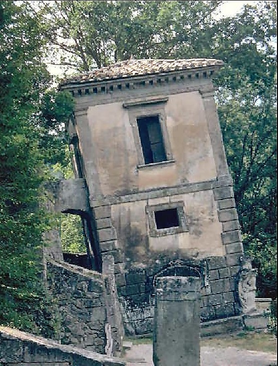 CASA PENDENTE DI BOMARZO