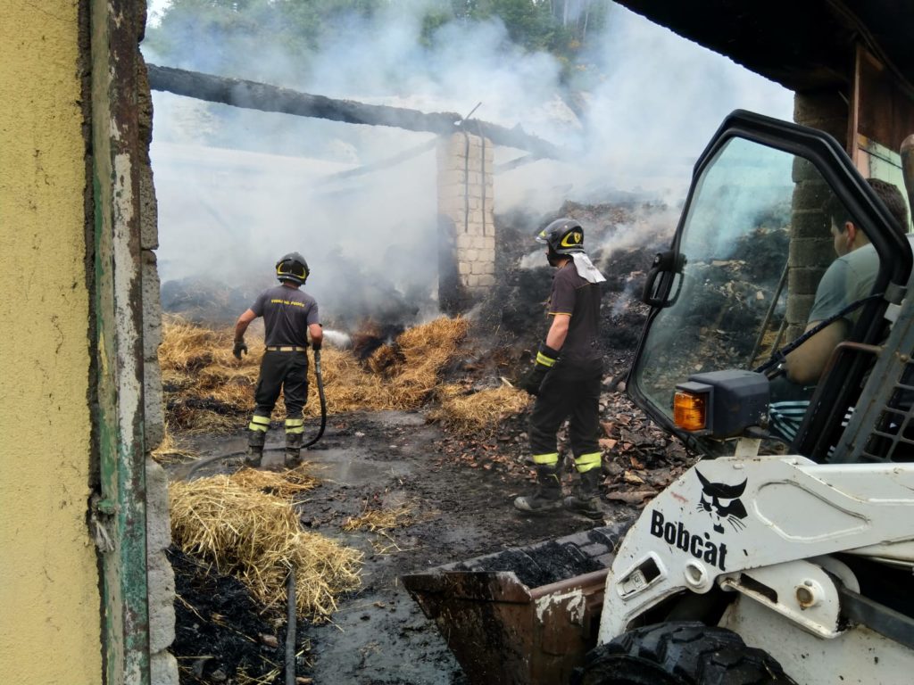 INCENDIO CAPANNONE AGRICOLO PICCOLA SVIZZERA 1