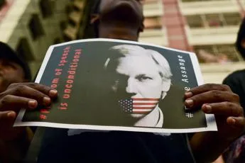 Assange e lestradizione in Usa mobilitazione a sostegno del giornalista Minacciata la liberta di stampa jpg