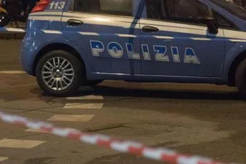 Agguato a Napoli gambizzato 18enne ferita per errore una donna jpg