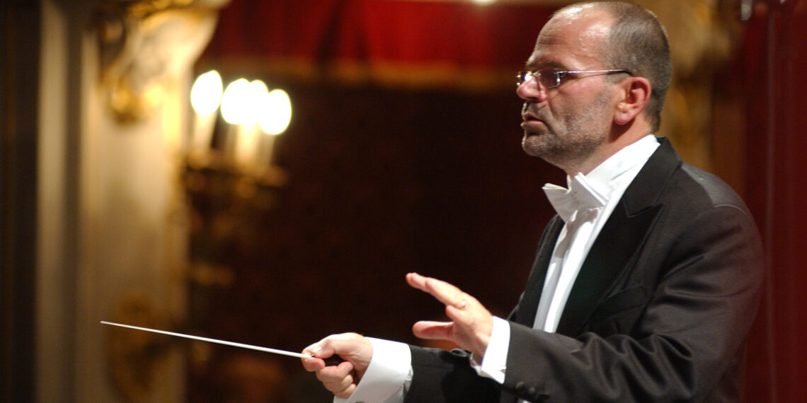 Sandor Gyudi direttore dOrchestra