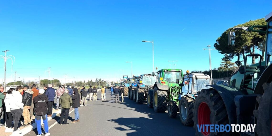 protesta degli agricoltori sulla cassia nord 2