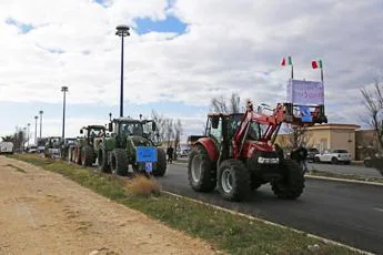 Trattori assessore lombardo Guidesi Agricoltori hanno ragione decisioni sbagliate da Ue jpg