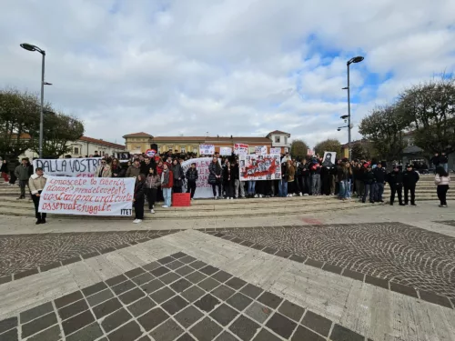 IN PIAZZA CONTRO LA VIOLENZA DI GENERE